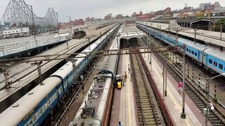 শিয়ালদহের পর এবার হাওড়া, বন্ধ ট্রেন চলাচল, অবরোধ যাত্রীদের! কী ঘটল?