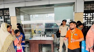 খাবার ও পানীয় জলের সুবন্দোবস্ত রেল স্টেশনে খাবার ও পানীয় জলের সুবন্দোবস্ত রেল স্টেশনে