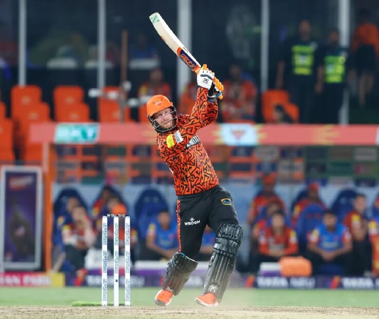 সানরাইজার্স হায়দরাবাদের ব্যাটার হেনরিক ক্লাসেন ৩ ম্যাচে ১৭টি ছক্কা হাঁকিয়েছেন। এবার আইপিএলে তিনি এখনও পর্যন্ত সব থেকে বেশি ছক্কা হাঁকিয়েছেন।