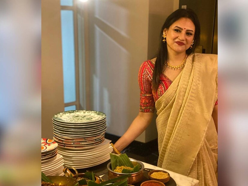 অর্থাৎ এ কথা এবার স্পষ্ট, যেখানেই যা আড্ডা, দাওয়াত হয়, মেনুতে পান্তা থাকলে সেটি প্রস্তুত করতে ডাক পড়ে জয়ারই। কারণ তিনি এ বিষয়ে বেশ পটু।