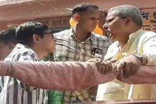 কাঞ্চনকে গাড়ি থেকে নামিয়ে দিলেন কল্যাণ!কারণ বললেন,'মহিলারা ভাল ভাবে নিচ্ছেন না'