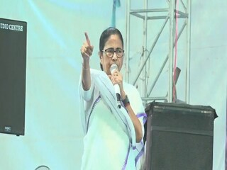 আউশগ্রামের সভায় মুখ্যমন্ত্রী মমতা বন্দ্যোপাধ্যায়৷ 