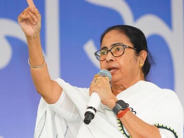 চাকরিহারাদের পাশে থাকার বার্তা মমতার৷ 