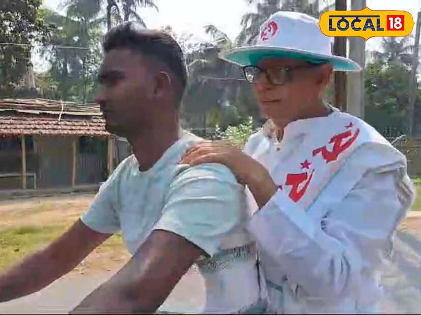 কখনও পায়ে হেঁটে, কখনও বা মটর বাইকের পিছনে চেপে ভোটারদের কাছে পৌঁছে ভোট প্রচার করছেন মহম্মদ সেলিম। প্রখর রৌদ্র হলেও তাতে আমল দিতে নারাজ তিনি।
