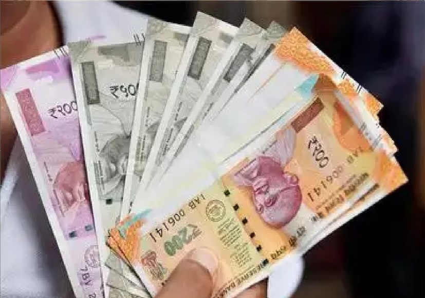 জানা যাচ্ছে, রিজার্ভ ব্যাঙ্ক ১০ টাকার নোট ছাপানোয় রাশ টেনেছে।  ফলে নতুন নোট আর বাজারে আসছে না। পুরনো নোটই ভরসা। 
