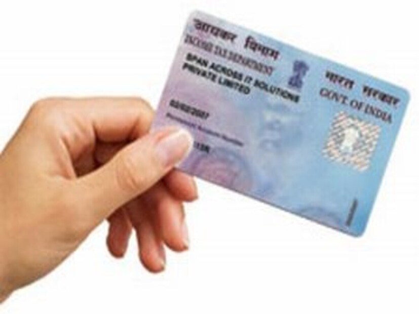 - 'প্যান কার্ডে পরিবর্তন/সংশোধন' ট্যাবের অধীনে 'আবেদন করতে ক্লিক করুন' বেছে নিতে হবে। - 'প্যান কার্ডের বিশদ পরিবর্তন/সংশোধনের জন্য আবেদন করুন' বেছে নিতে হবে। - নথি জমা দেওয়ার পদ্ধতি নির্বাচন করতে হবে, প্যান নম্বর লিখতে হবে, প্যান কার্ড মোড নির্বাচন করতে হবে এবং 'জমা দিন'-এ ক্লিক করতে হবে।