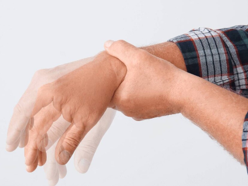 Parkinson's disease Symptoms: পার্কিনসন একটি স্নায়ুর রোগ, যা সময়ের সঙ্গে সঙ্গে জটিল হয়ে ওঠে। বিশ্বব্যাপী লক্ষ লক্ষ মানুষ এই রোগে আক্রান্ত। তাঁদের গতিশীলতা, মস্তিষ্কের কার্যকারিতা এবং জীবনের সামগ্রিক মানকে প্রভাবিত করে।