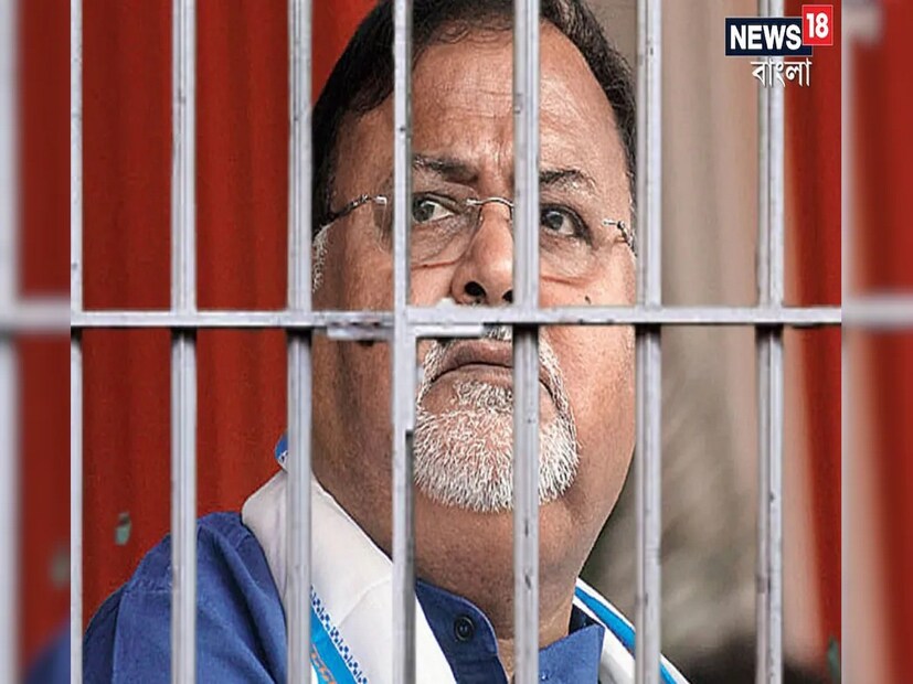 প্রাথমিক নিয়োগ দুর্নীতি মামলায় ধৃত প্রাক্তন শিক্ষামন্ত্রী পার্থ চট্টোপাধ্য়ায় ও প্রোমোটার অয়ন শীলকে জেলে গিয়ে জেরা করার জন্য় আদালতে আবেদন করেছিল সিবিআই। যদিও কেন্দ্রীয় এজেন্সির আবেদনের বিরোধিতা করেছেন পার্থ চট্টোপাধ্য়ায় ও অয়ন শীলের আইনজীবীরা। 