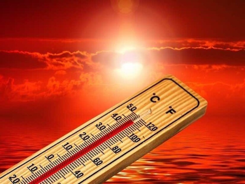 মঙ্গলবার পুরুলিয়ার সর্বোচ্চ তাপমাত্রার পারদ থাকতে পারে ৪০ ডিগ্রি সেলসিয়াস ও সর্বনিম্ন তাপমাত্রার পারদ থাকতে পারে ২৫ ডিগ্রি সেলসিয়াস বলে জানা গিয়েছে হাওয়া অফিস সূত্রে। ‌ টানা বেশ কিছুদিন ৪০ ডিগ্রিতেই আটকে রয়েছে তাপমাত্রার পারদ। ‌