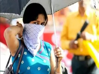 দক্ষিণবঙ্গের সব জেলায় বুধবার পর্যন্ত তাপপ্রবাহের সতর্কবার্তা। এ দিন এমনই সাবধানবাণী শুনিয়েছেন আলিপুর আবহাওয়া দফতরের আঞ্চলিক অধিকর্তা সোমনাথ দত্ত৷