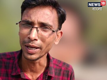 হাইকোর্টের নির্দেশে চাকরি হারানো শিক্ষক সুদীপ্ত চট্টোপাধ্যায়৷ 