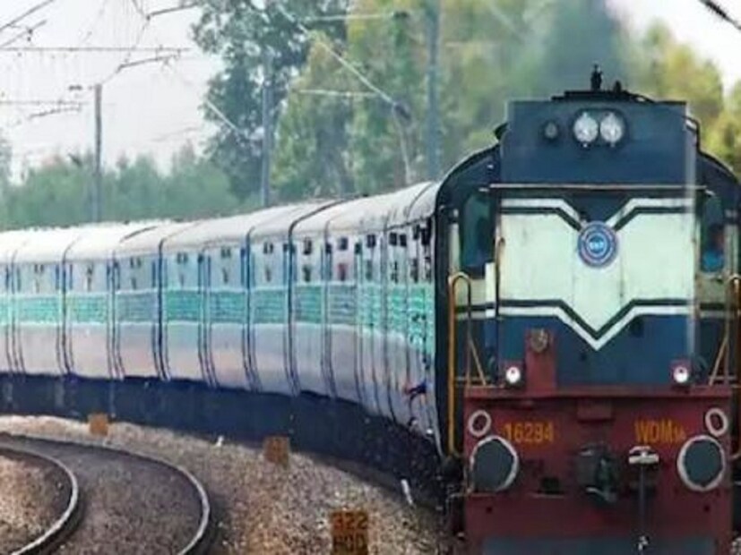 ভারতের অন্যতম প্রতিবেশী দেশ হল বাংলাদেশ। দুই দেশের আত্মীয়তার পাশাপাশি, উভয় দেশের মধ্যে ব্যাপক হারে বাণিজ্য হয়। অপরদিকে, উভয় দেশের মধ্যে মানুষের যাতায়াতও প্রচুর পরিমাণে হয়ে থাকে। যার জন্য একাধিক ট্রেনেরও ব্যবস্থা করেছে ভারতীয় রেল।