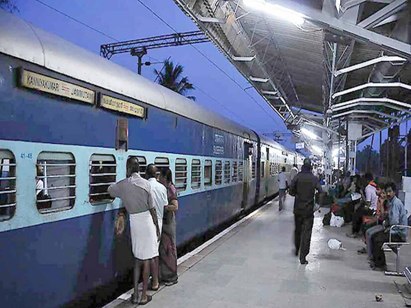 এলাকার এক স্থানীয় বাসিন্দা চরণ মন্ডল জানান তারা প্রত্যেকদিন আসেন এই স্টেশন ঘুরতে তবে তাদের নজরে আসেনি এই বিষয়টি। রেল কর্তৃপক্ষের কোনও এক ভুলের কারণে হয়তএমন ঘটনা ঘটেছে বলে মনে করছেন সকলেই। তবে বিষয়বস্তু যাই হোক বীরভূমের এই স্টেশন কে নিয়ে রীতিমতো ট্রল চলছে সোশ্যাল মিডিয়ায়।