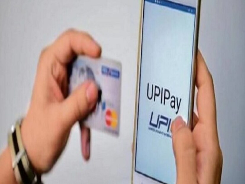 এই সুবিধার অধীনে, UPI-এর মাধ্যমে এটিএম মেশিনে নগদ জমা করার সুবিধা পাওয়া যাবে। কেউ যদি সহজ ভাষায় বুঝতে চান, তাহলে সেটি হল UPI-এর মাধ্যমেও নগদ জমা করা যাবে। এদিকে, বড় প্রশ্ন হল কেউ কীভাবে UPI-এর মাধ্যমে নগদ জমা করতে পারবেন? জেনে নেওয়া যাক ধাপে ধাপে।