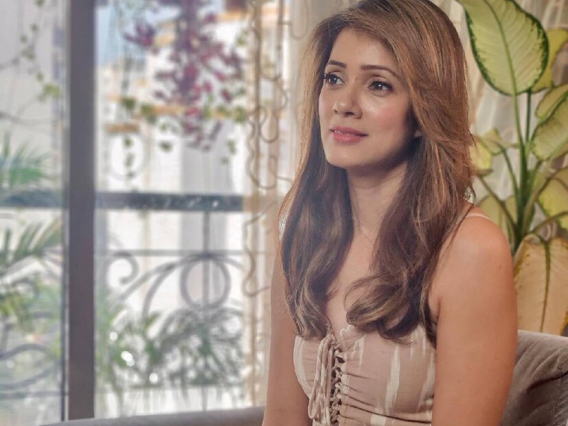 প্রবল খারাপ সময়ের মধ্যে দিয়ে যাচ্ছিলেন বিদ্যা। কিন্তু ধ্যান এবং যোগব্যায়ামের মাধ্যমে কষ্ট লাঘব করতে পেরেছিলেন। স্বামীর মৃত্যুর পর তিনি এয়ার হোস্টেসের চাকরি ছেড়ে দেন।
