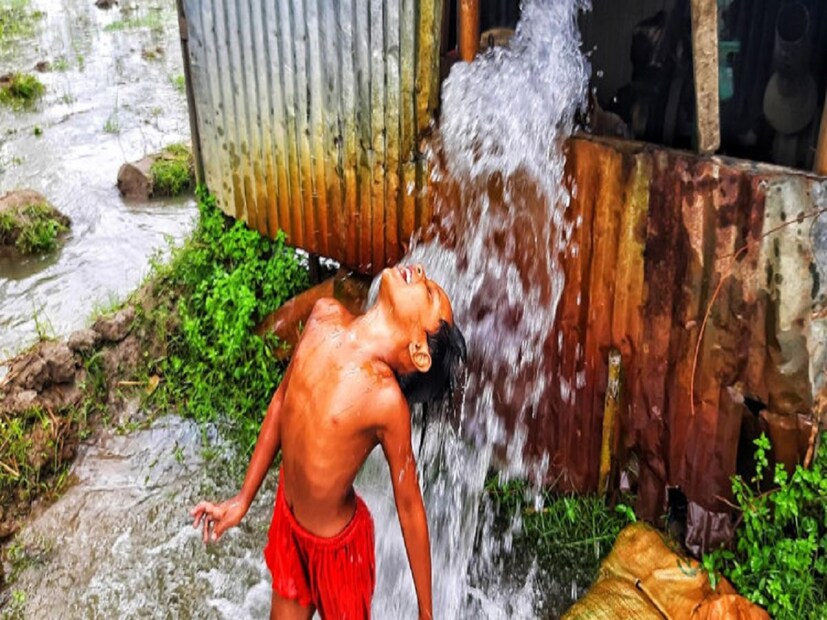 এলাকার মহিলারা বলছেন, &quot;পানীয় জলের কষ্ট বাড়ছে। অনেক দূর থেকে জল আনতে হচ্ছে।&quot; অমর মাহাত নামে এলাকার এক সচেতন বাসিন্দা বললেন, &quot;এসবের জন্য তো আমরাই দায়ী। গাছ কেটে ফাঁকা করে দিয়েছি আমরা। সেই তুলনায় গাছ রোপন করা হয়নি। প্রকৃতির উপর অত্যাচার চালিয়েছে মানুষ। আজ তাই প্রকৃতিও মানুষকে তার প্রতিক্রিয়া ফিরিয়ে দিচ্ছে!&quot; 