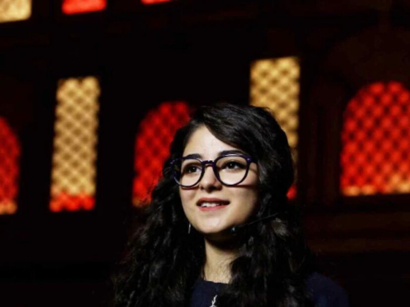 অভিনেত্রীর প্রথম ছবি বলিউডের ইতিহাসে বক্স অফিসে অন‍্যতম সেরা হিট। কোটি কোটি টাকা আয় করেছিল সেই ছবি। শুধু তাই নয়, সমালোচকদের থেকেও প্রশংসা পেয়েছিল নায়িকার ডেবিউ ছবি। প্রশংসিত হয় তাঁর অভিনয়ও। 