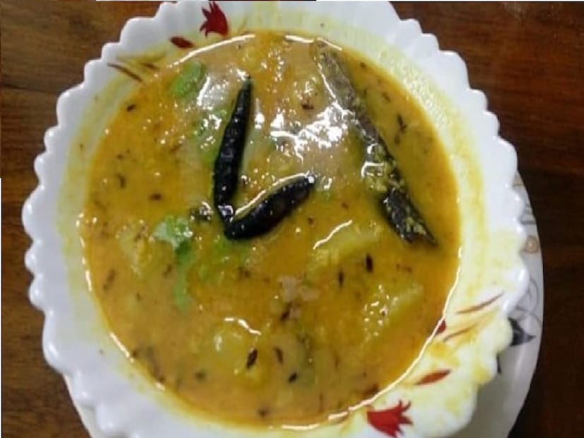 চিকিৎসকদের মতে, লাউ খেলে রক্তে ভাল কোলেস্টেরলের মাত্রা বাড়ে। যা রক্তবাহিকার দেওয়ালে আটকে থাকা চর্বিগুলিকে সরিয়ে, রক্তবাহিকার গতিপথ সচল রাখে।