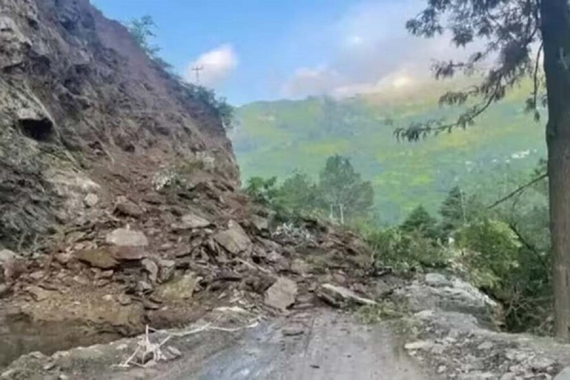 বিজ্ঞপ্তিতে বলা হয়েছে, আগামী ৬ মে সকাল ৬টা থেকে ৯ মে সকাল ৬টা পর্যন্ত এই পথে সমস্ত ধরনের যান চলাচল বন্ধ থাকবে। ধসের মাটি-পাথর সরিয়ে মেরামতির জন্য রাস্তা বন্ধ রাখার সিদ্ধান্ত নেওয়া হয়েছে।photo source collected