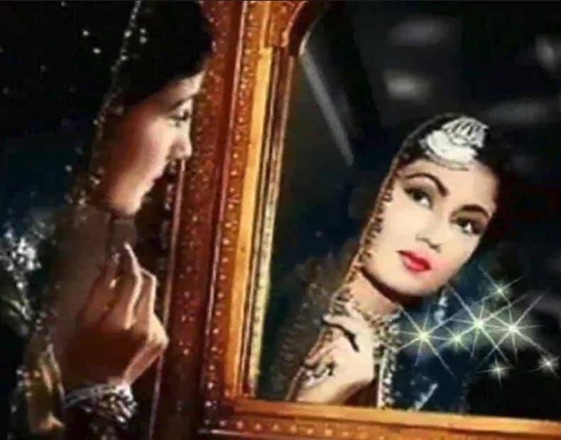 বলিউডের ট্র্যাজেডি কুইন মীনা কুমারী যতদিন বেঁচে ছিলেন ফিল্ম ইন্ডাস্ট্রিতে রাজত্ব করেছিলেন। তাঁর অভিনয় এবং তার প্রতিটি চরিত্র তাকে অমর করে রেখেছে। 