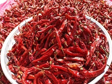 সাতটা শুকনো লঙ্কা বদলে দেবে জীবন! সব কাজে সাফল্য! টাকাই টাকা! করতে হবে এই কাজ সাতটা শুকনো লঙ্কা বদলে দেবে জীবন! সব কাজে সাফল্য! টাকাই টাকা! করতে হবে এই কাজ