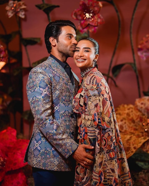 *মুম্বইয়ে রাজকুমারের শুরুর দিনগুলি খুব কঠিন ছিল। তাদের কাছে খাওয়ার মতো সামান্য বা কোনও খাবার পর্যন্ত থাকত না। দুপুরের খাবারে পার্লেজি ও ফ্রুটি খেতেন। বলিউডে তাঁর কোনও পরিচিতি ছিল না। অভিনেতা গুরগাঁওয়ের তাঁর পরিবারের বাস। (ছবি সৌজন্য: Instagram@rajkummar_rao)