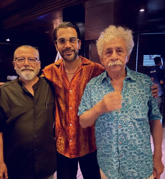 *ছোটবেলায় সিনেমার প্রেমে পড়েন রাজকুমার রাও। তিনি বুঝতে পারেন সারা জীবন অভিনয় করতে চান। তিনি প্রতিদিন থিয়েটারে সাইকেল চালিয়ে যেতেন। কোনও বান্ধবীর সঙ্গে দেখা করা বা প্রেম করার মতো সময়ও ছিল না। তিনি আজ তারকা, রাজকীয় জীবনযাপন তাঁর। তাকে বলিউডের শীর্ষ শ্রেণির অভিনেতাদের মধ্যে গণ্য করা হয় এখন। (ছবি সৌজন্য: Instagram@rajkummar_rao)