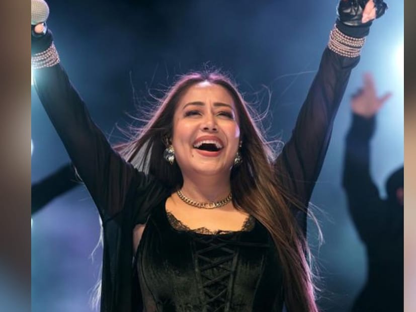 *অনেকেই মনে করেন খুব সহজেই গায়ক-গায়িকা বা অভিনেতা হওয়া যায়। তার জন্য তাদের কোনও কষ্ট করতে হয় না। কিন্তু তা মোটেও নয়। সাধারণ আর পাঁচজনের তুলনায় তাঁদের আরও অনেক বেশি কঠিন জীবনযাপন করতে হয়। তবে সকলের ক্ষেত্রে তা নয়, অনেকেই পরিবারের দৌলতে সাজানো জীবন পান, কিন্তু অনেকের ক্ষেত্রেই শূন্য থেকে নিজেদের জীবন শুরু করতে হয়। 