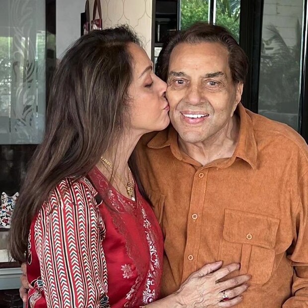 এক অসম্ভব পরিস্থিতির সঙ্গে সমঝোতা করেছিলেন হেমা মালিনী ৷ তাঁর কোনও রাগও হয়না ৷ তবুও তিনি গর্বিত যে দুই মেয়ের লেখাপড়ায় বিশেষ নজর দিয়ে মানুষের মত মানুষ করেছেন ৷ ফাইল ছবি ৷