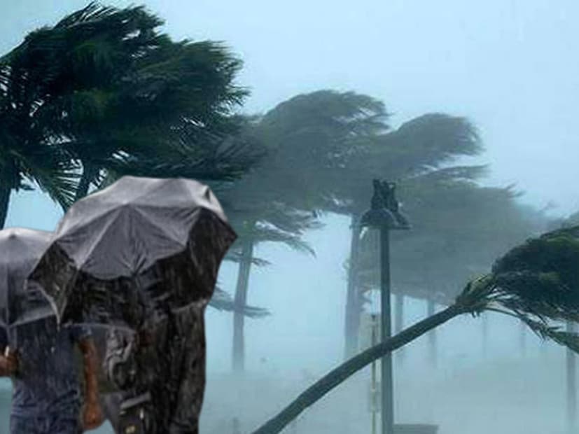 বঙ্গোপসাগরে তৈরি হওয়া নিম্নচাপ ইতিমধ্যেই পরিণত হয়েছে গভীর নিম্নচাপে। আলিপুর আবহাওয়া দফতরের পূর্বাভাস, শনিবার গভীর রাতে নিম্নচাপ ঘূর্ণিঝড় ‘রিমাল’-এ পরিণত হবে। তার আগেরই বজ্রবিদ‍্যুত্‍-সহ ঝড়বৃষ্টির সতর্কতা দক্ষিণবঙ্গের বেশ কয়েকটি জেলায়। 