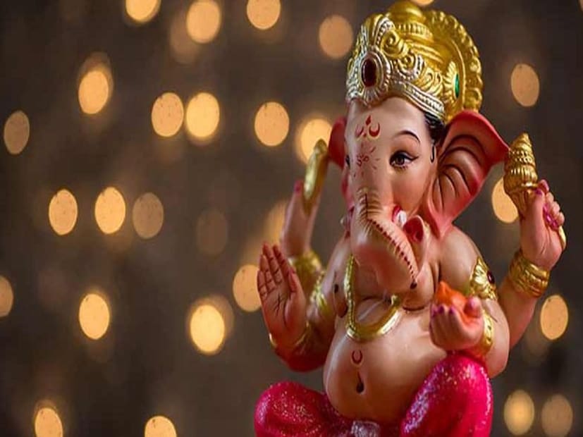 ৩. জ্যোতিষ শাস্ত্র অনুসারে, ভগবান গণেশের উদ্দেশ্যে শিম গাছের পাতা নিবেদন করলে তিনি তুষ্ট হন এবং ভক্তের মনের আকাঙ্ক্ষা শীঘ্রই পূরণের আশীর্বাদ দেন। শিম পাতা নিবেদন করার আগে ভাল করে দেখে নিতে হবে, তা যেন কাটা বা ছেঁড়া না হয়। কোনও কাজে বারবার বাধার সম্মুখীন হলে এই উপায় অবশ্যই অবলম্বন করা উচিত।
