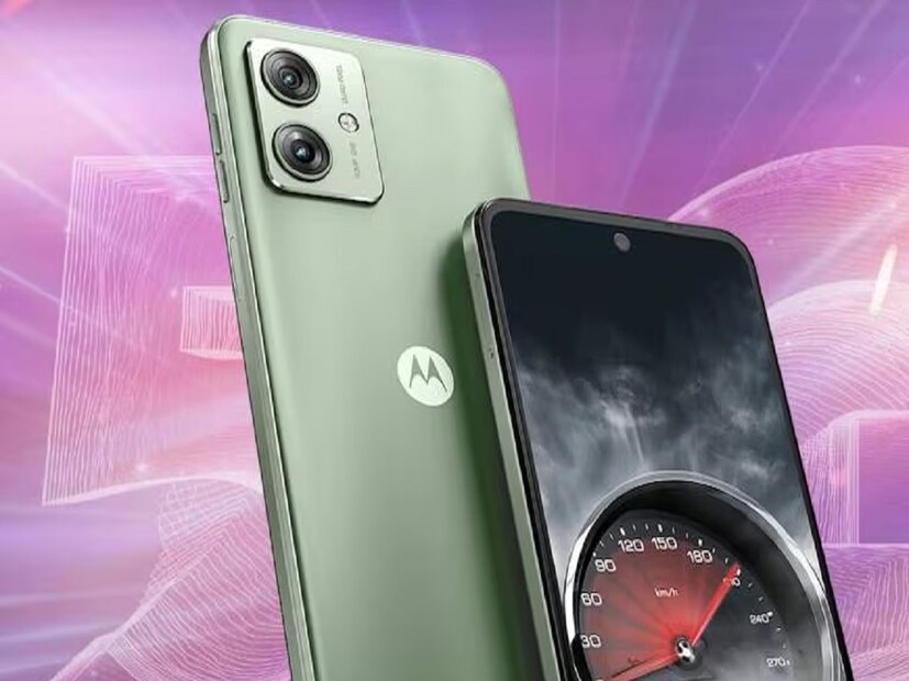 Motorola এর সর্বশেষ বাজেট স্মার্টফোন দুটি স্টোরেজ ভ্যারিয়েন্টে আসে। ৮GB RAM/১২৮GB স্টোরেজ ১৪,৯৯৯ টাকা এবং ১২GB RAM/২৫৬GB স্টোরেজ ১৬,৯৯৯ টাকা।G64 5G-তে রয়েছে ৬.৫ ইঞ্চির ফুল HD+ IPC LCD ডিসপ্লে, যার ১২০Hz রিফ্রেশ রেট এবং ৫৬০ nits এর পিক ব্রাইটনেস সমর্থন করে। এটি MediaTek Dimensity 7025 প্রসেসর দ্বারা চালিত এবং Android 15 OS এর জন্য নিশ্চিত সমর্থন সহ Android 14 অপারেটিং সিস্টেমে চলে। স্মার্টফোনটি একটি বিশাল ৬০০০ mAh ব্যাটারি ব্যাকআপ পায় এবং বক্সের ভিতরে একটি ৩৩W দ্রুত চার্জার রয়েছে।