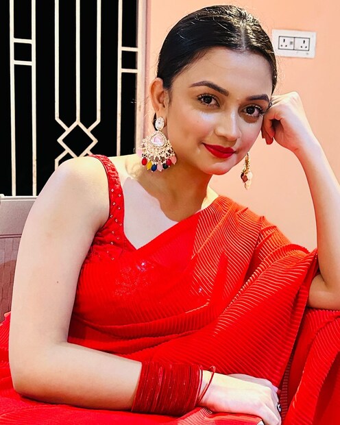 বোনের সংসার ধ্বংস করতে কীভাবে দিদি উঠেপড়ে লাগে তার নজির দেখেছে বাংলার ধারাবাহিকপ্রেমী মহল। যদিও চলতি বছরের মার্চ মাসে শেষ হয়েছে এই ধারাবাহিক। ধারাবাহিকের নায়িকা মেঘ ওরফে তিতিক্ষা দাস (Titikhsa Das)।