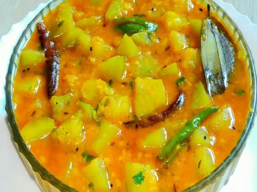 অনেক সময়ে বয়সজনিত কারণে লিভারের কার্যক্ষমতা কমে আসলে হজমের সমস্যা দেখা যায়। বার বার হজমের ওষুধ খাওয়ার চেয়ে লাউ বা লাউশাক খেলে হজমের গোলমাল হওয়ার আশঙ্কা থাকে না।