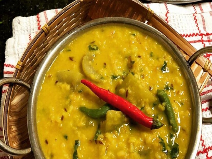 চিকিৎসকদের দাবি, লাউয়ে থাকা পটাশিয়াম কিডনির স্বাস্থ্যেরও খেয়াল রাখে। উচ্চ রক্তচাপ নিয়ন্ত্রণে রাখতে সাহায্য করে। তাই অনেকেই সকালে খালি পেটে লাউয়ের রস খেয়ে থাকেন। (Disclaimer: এই প্রতিবেদনটি কেবলমাত্র সাধারণ তথ্যের জন্য, তাই বিস্তারিত জানতে হলে সর্বদা বিশেষজ্ঞের পরামর্শ নিন।)
