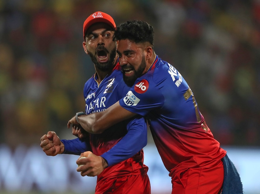 কোনও দিন আইপিএল ট্রফি জিততে পারবেন বিরাট কোহলি? বুধবার রাত থেকেই এই প্রশ্ন ঘুরছে সোশ্যাল মিডিয়ায়। এই পরিস্থিতিতে বিরাটকে আরসিবি ছাড়ার পরামর্শ দিলেন ইংল্যান্ডের প্রাক্তন অধিনায়ক কেভিন পিটারসেন। তিনি বলেছেন, বিরাট আইপিএল ট্রফি জেতার যোগ্য। এই স্বপ্ন পূরণের জন্য আরসিবি ছেড়ে অন্য দলে যোগ দেওয়া উচিত বিরাটের। Photo: AP