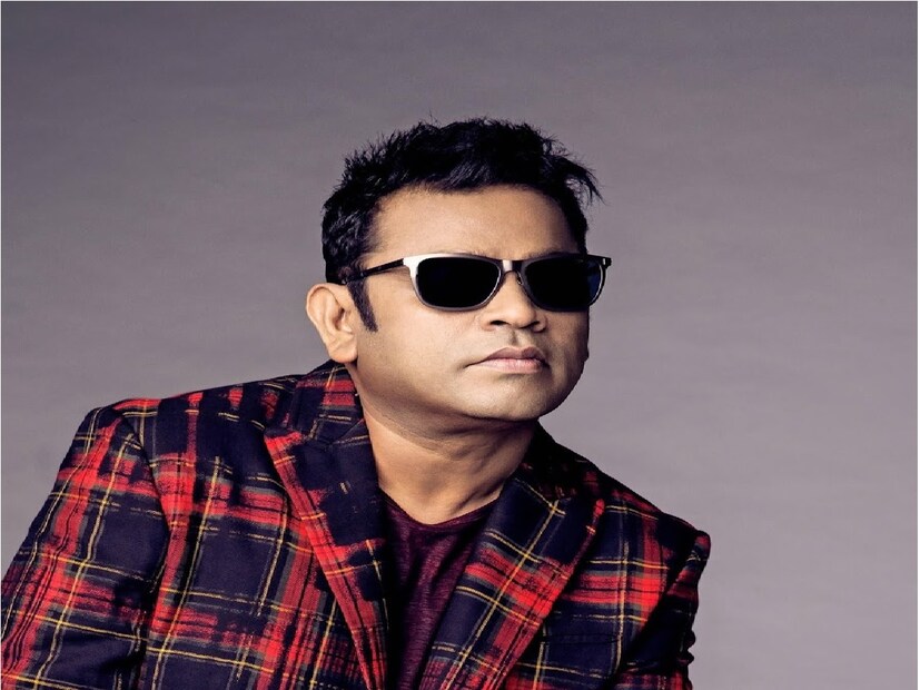ইমতিয়াজ আলির শেষ সিনেমা 'অমর সিং চামকিলা'-তে তাঁর কাজ ফের নতুন করে প্রশংসা পেয়েছে৷  এতক্ষণ যাঁর কথা বলা হচ্ছে তিনি আর কেউ নন সংগীতশিল্পী এ আর রহমান। তাঁর জীবনের না বলা কথা যা জানা গেছে তা হল তাঁর কাছে প্রয়োজনীয় সরঞ্জাম কেনার জন্য অর্থ ছিল না যা দিয়ে তিনি মিউজিক কম্পোজিশন করার কাজে লাগবে৷ নেটফ্লিক্সের জন্য ইমতিয়াজ আলি, মোহিত চৌহান এবং ইরশাদ কামিলের সঙ্গে আলোচনার সময় রহমান স্মৃতির রাস্তায় হাঁটছেন। তিনি কখনও কলেজে যাননি,  শৈশবেই তাঁর গানের সংস্পর্শে আসা, নিজের স্টুডিও খোলা সহ অনেক বিষয়ে কথা বলেছেন। Photo- File