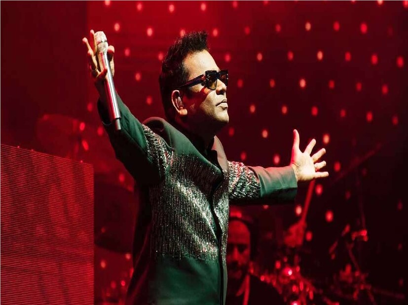 'স্টুডিও তৈরি করেছি...’এ আর রহমান সেই সময়ের কথাও মনে করেছিলেন যখন তিনি তাঁর স্টুডিও শুরু করেছিলেন এবং সরঞ্জাম কেনার মতো টাকা ছিল না। তিনি বলেছিলেন যে তাঁর মা তাঁর প্রথম রেকর্ডার কেনার জন্য তাঁর গয়না বিক্রি করেছিলেন। তিনি বলেছিলেন যে ‘‘যখন আমি নিজের স্টুডিও তৈরি করে, তখন আমার কাছে একটি অ্যামপ্লিফায়ার বা ইকুয়ালাইজার কেনার জন্য টাকা ছিল না। একটি তাক এবং কার্পেট সহ একটি এসি ছিল। আমি সেখানে বসে থাকতাম এবং আমার কাছে কিছু কেনার টাকা ছিল না। আমি এটি তৈরি করেছি এবং কোনও সরঞ্জাম ছাড়াই ভিতরে বসে ছিলাম। আমার প্রথম রেকর্ডার এসেছিল যখন আমার মা তার গয়নাগুলিকে প্যান হিসাবে দিয়েছিলেন। তখনই আমি ক্ষমতায়িত বোধ করি। আমি আমার ভবিষ্যত দেখতে পাচ্ছিলাম এবং সেই মুহুর্তে আমি বদলে গেছি।’’ Photo- File