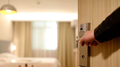 ‘খাটের তলায় সজোরে ছুড়ে দিন জলের বোতল’, ভ্রমণের সময় নিরাপত্তা সংক্রান্ত টিপস শেয়ার করলেন বিমানসেবিকা; এটা কি আদৌ কার্যকর? (Representative Image) ‘খাটের তলায় সজোরে ছুড়ে দিন জলের বোতল’, ভ্রমণের সময় নিরাপত্তা সংক্রান্ত টিপস শেয়ার করলেন বিমানসেবিকা; এটা কি আদৌ কার্যকর? (Representative Image)