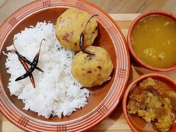 গরমে ডাল-আলু সেদ্ধ সেরা, আলু চোখা-সেদ্ধ মাখা-আলু ভাতে খেলে শরীরে কী হয় জানেন? গরমে ডাল-আলু সেদ্ধ সেরা, আলু চোখা-সেদ্ধ মাখা-আলু ভাতে খেলে শরীরে কী হয় জানেন?