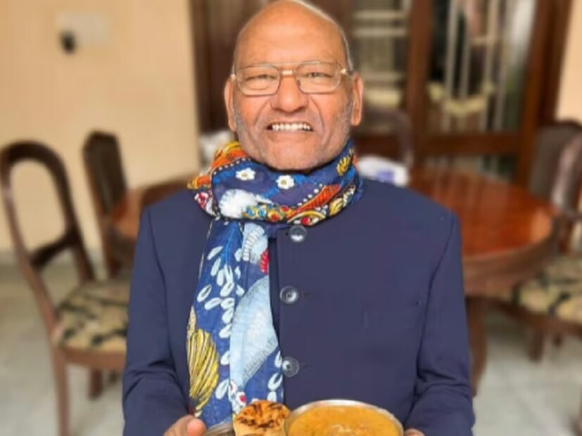 ব্যাপারটা সহজ ছিল না। কিন্তু তাঁর আশীর্বাদেই আমি এগিয়ে যেতে পেরেছি। আর মায়ের কথা এবং আশীর্বাদেই আমি সবটা আবার শুরু করি। এভাবেই জন্ম হয় বেদান্ত-এর। যে সংস্থার নামকরণ আমি করেছি মা বেদবতী আগরওয়ালের নাম থেকেই। এটা আসলে তাঁর শক্তি এবং জ্ঞানের প্রতি শ্রদ্ধা। শুভ মাতৃ দিবস।”
