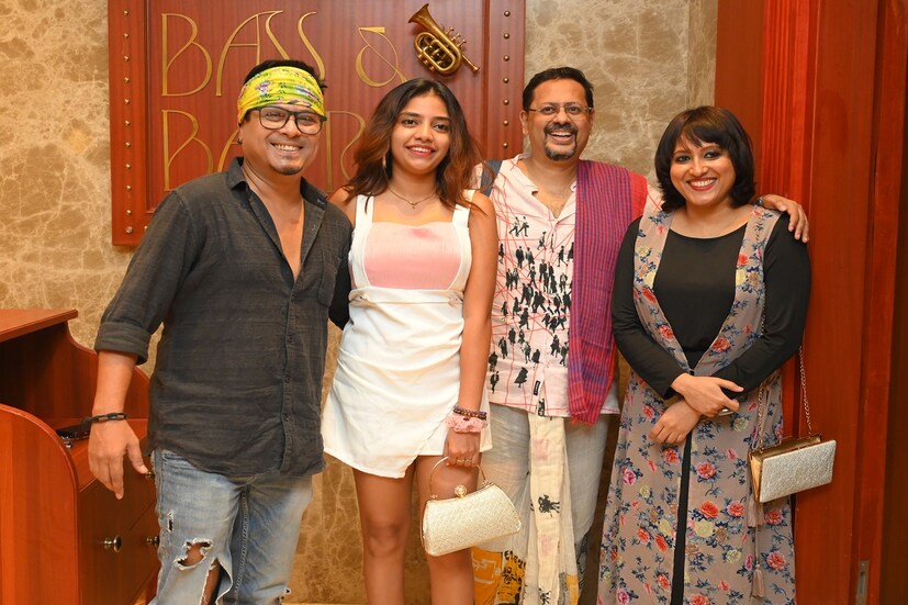 আর অভাগীর চরিত্রে তাঁর অভিনয় প্রচুর প্রশংসা কুড়িয়ে নিয়েছে। এদিকে ওই ছবিতে রসিক চরিত্রে দেখা গিয়েছে আরজে সায়নকে এবং জমিদারের চরিত্রে অভিনয় করেছেন সুব্রত দত্ত। আর অন্যান্য গুরুত্বপূর্ণ চরিত্রে অভিনয় করেছেন দেবযানী চট্টোপাধ্যায়, আরজে জিনিয়া, কৃষ্ণ বন্দ্যোপাধ্যায় এবং সৌরভ হালদার।