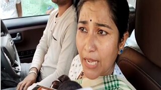 সভাস্থল ছেড়ে বেরিয়েও যান ক্ষুব্ধ অপরূপা৷ 