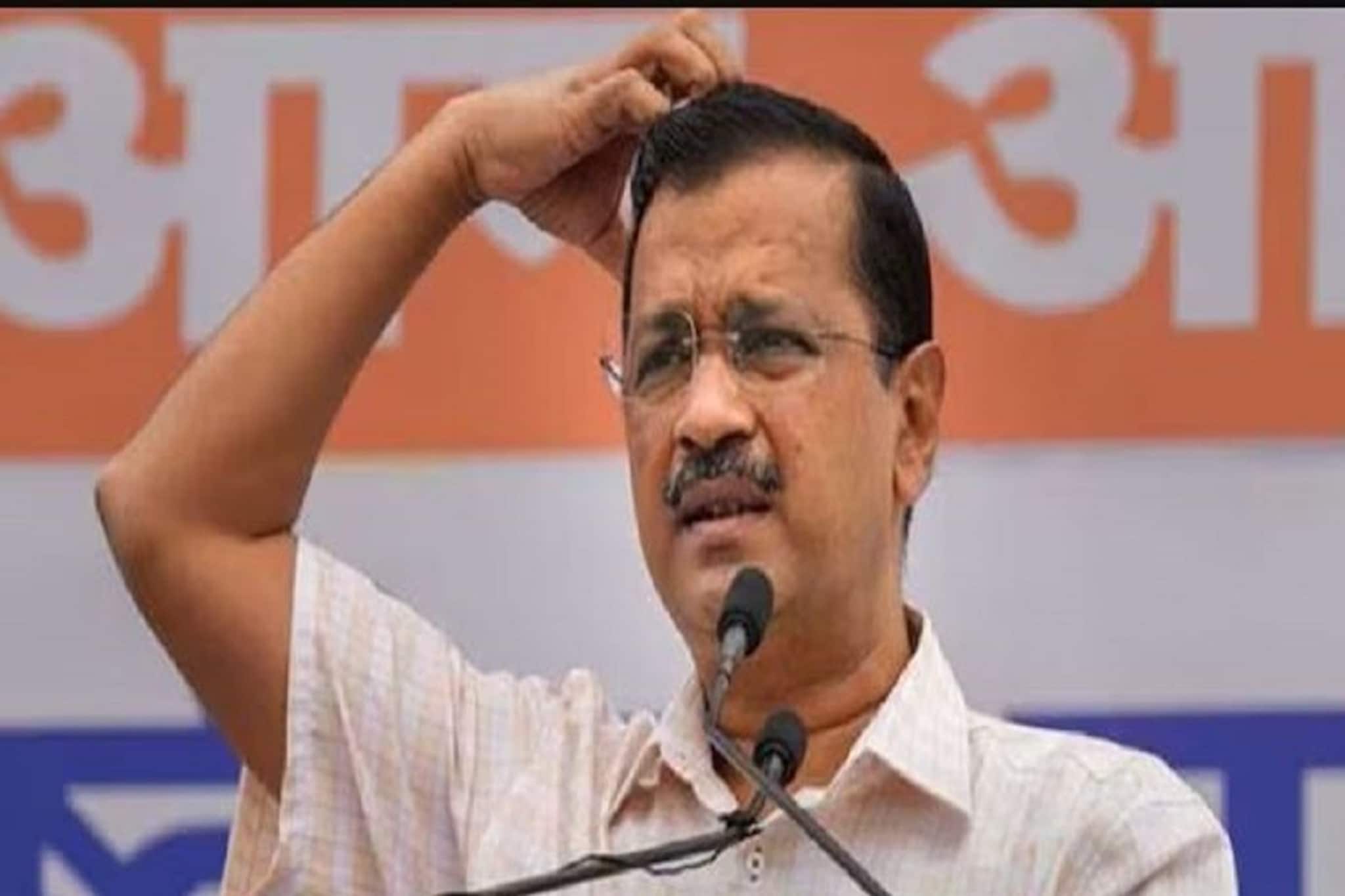 আবগারি নীতি নিয়ে দুর্নীতির অভিযোগে এবার সিবিআইয়ের হাতে গ্রেফতার কেজরিওয়াল