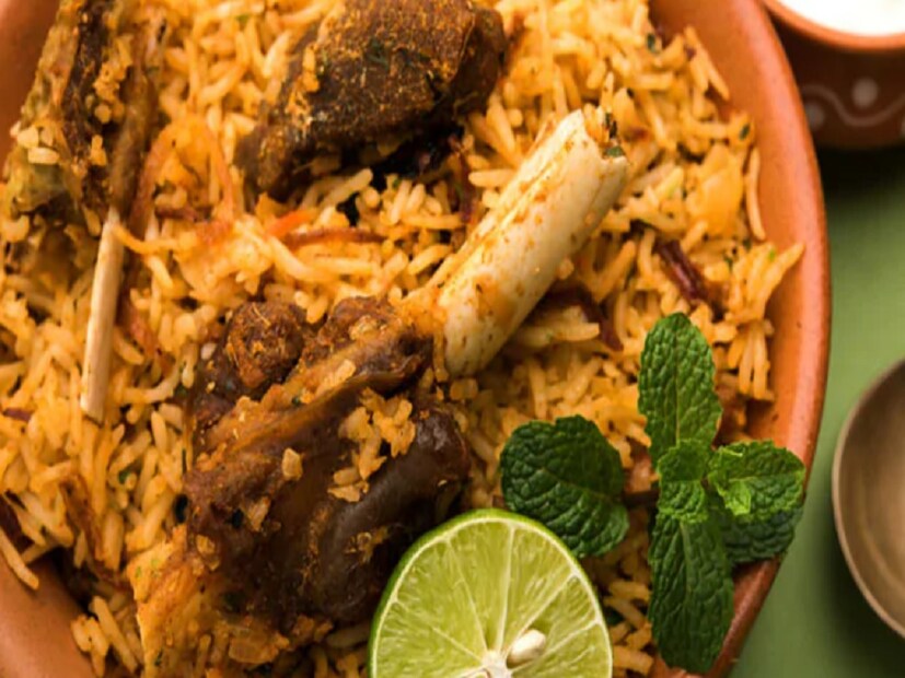 আওয়াধি বা লখনউই বিরিয়ানির বিশেষত্ব হল এর সুগন্ধ ও দমে বসিয়ে দীর্ঘ সময় ধরে রান্না করা হয়। 