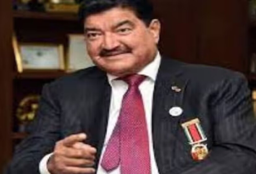 ওই ফার্মের দাবি ছিল, বিআর শেঠি নিজের সংস্থার নগদ প্রবাহকে কম ঋণগ্রস্ত দেখানোর জন্য অতিরঞ্জিত করেছেন। এতে চাঞ্চল্য ছড়ায় এবং এই অভিযোগের জেরে এনএমসি হেলথের স্টক মূল্য তরতরিয়ে কমতে থাকে। ফলে তছনছ হয়ে যায় বিআর শেঠির বিশাল ব্যবসার সাম্রাজ্য।
