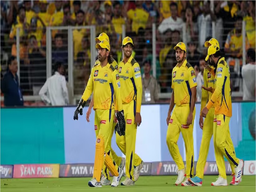 চেন্নাই সুপার কিংস - CSK বর্তমানে ১৪ পয়েন্ট নিয়ে পয়েন্ট টেবিলের তৃতীয় স্থানে রয়েছে, সিএসকে-র শেষ ম্যাচ বাকি রয়েছে৷ শেষ ম্যাচে লড়াই হবে  আরসিবি বনাম সিএসকে৷
