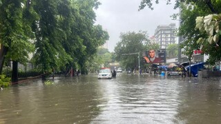 জলমগ্ন ক্যামাক স্ট্রিট৷ 