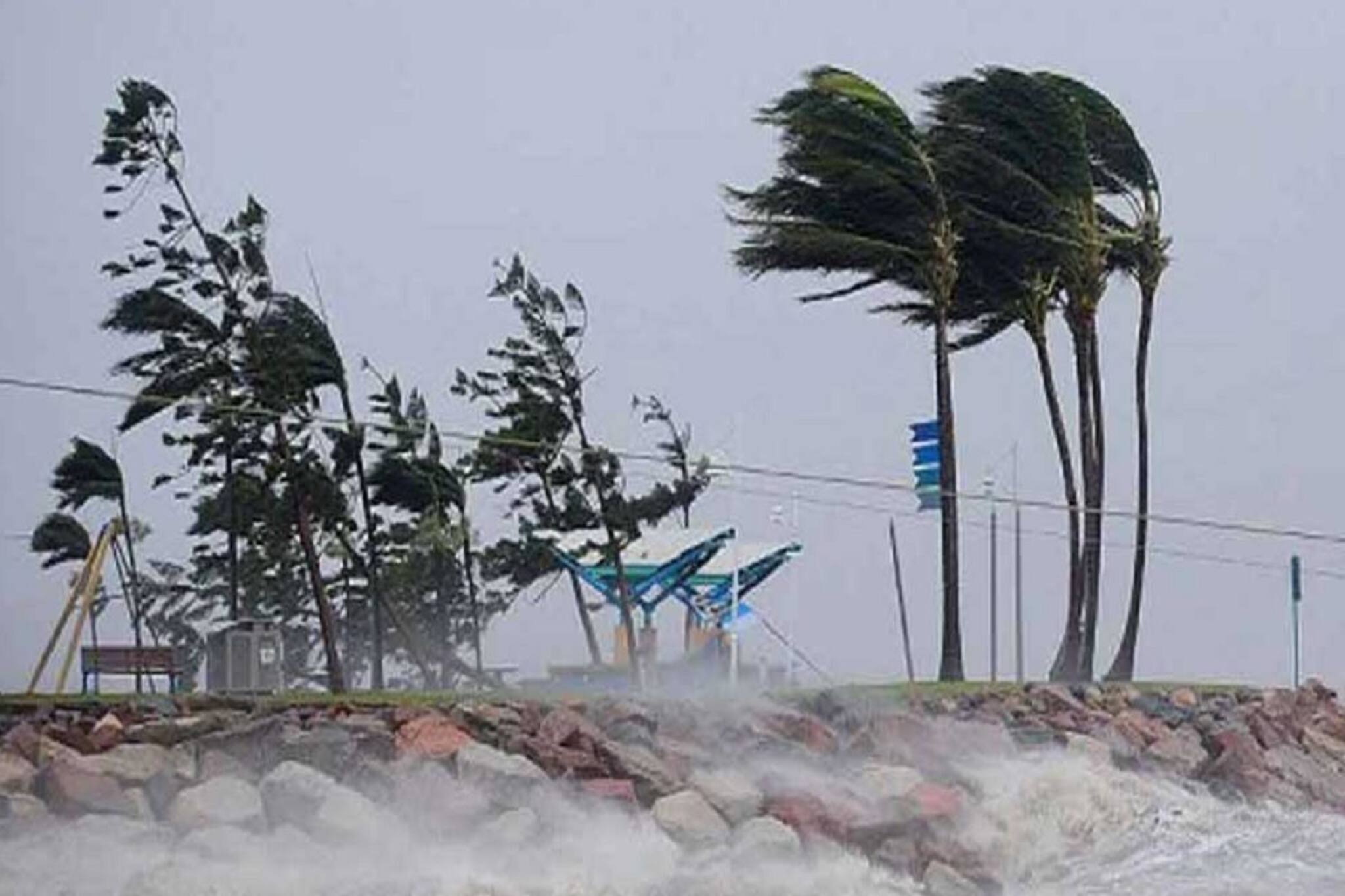 চোখ রাঙাচ্ছে ‘রিমল’! ঘূর্ণিঝড় আছড়ে পড়ার সম্ভাবনা কোথায় সবচেয়ে বেশি?জেনে নিন