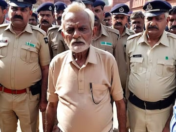 ৪০ বছর আগে প্রেমিকার মায়ের অভিযোগের জের, কিন্তু একটিমাত্র ভুলের কারণে আজ জেলবন্দি বৃদ্ধ